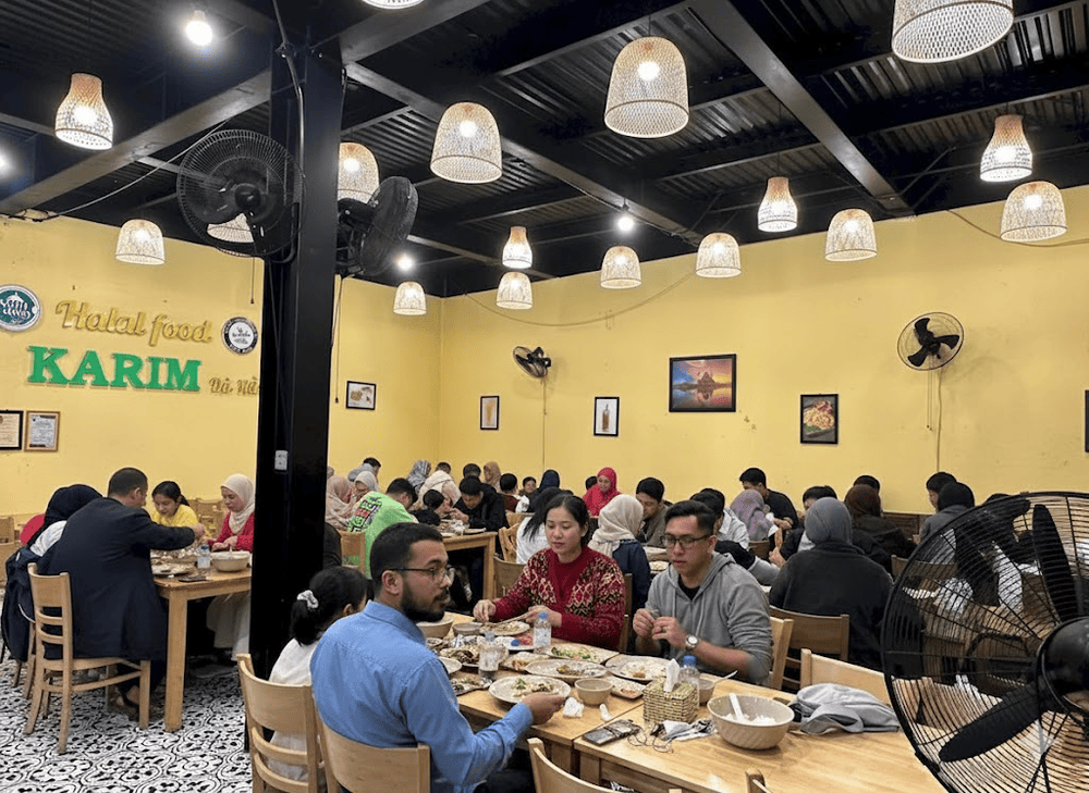 Halal Food Karim is a popular spot for diverse Malaysian, Indian, and Vietnamese halal cuisine in a casual setting